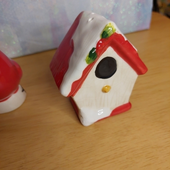 Ceramic Red Bird with Birdhouse Salt and Pepper Shakers - Picture 2 of 14